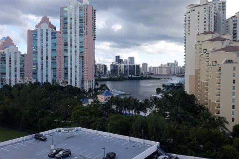 Снять в аренду кондоминиум в Авентура, Флорида 2 спальни, 98.94м2, № 1992447 - фото 2