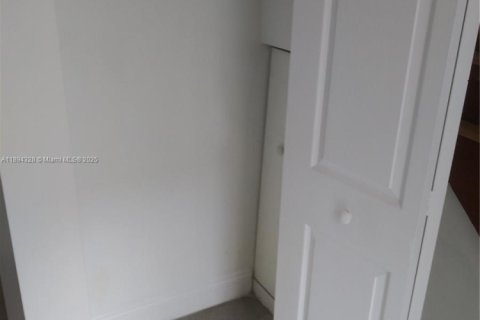 Townhouse in Lauderhill, Florida 2 bedrooms, 87.33 sq.m. № 2014090 - photo 12