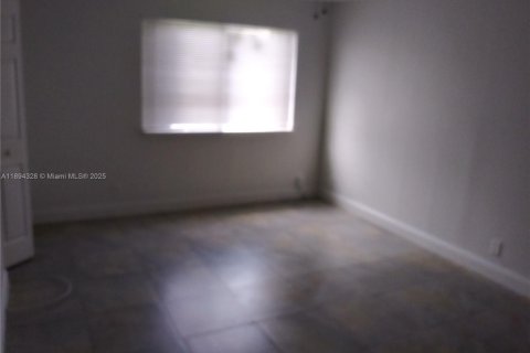 Townhouse in Lauderhill, Florida 2 bedrooms, 87.33 sq.m. № 2014090 - photo 20