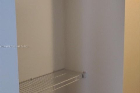 Townhouse in Lauderhill, Florida 2 bedrooms, 87.33 sq.m. № 2014090 - photo 22