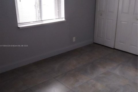 Townhouse in Lauderhill, Florida 2 bedrooms, 87.33 sq.m. № 2014090 - photo 16