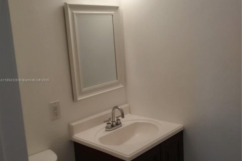 Townhouse in Lauderhill, Florida 2 bedrooms, 87.33 sq.m. № 2014090 - photo 11