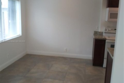 Townhouse in Lauderhill, Florida 2 bedrooms, 87.33 sq.m. № 2014090 - photo 5