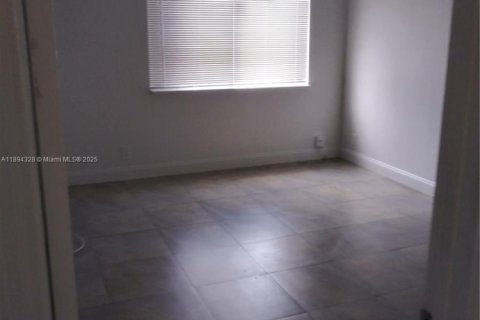 Townhouse in Lauderhill, Florida 2 bedrooms, 87.33 sq.m. № 2014090 - photo 19