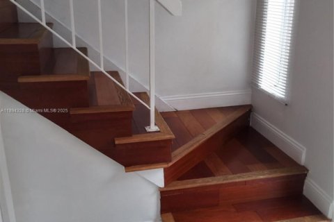 Townhouse in Lauderhill, Florida 2 bedrooms, 87.33 sq.m. № 2014090 - photo 14