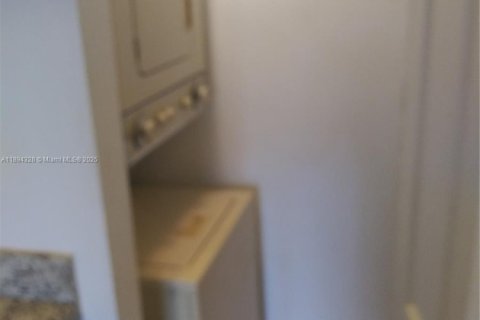 Townhouse in Lauderhill, Florida 2 bedrooms, 87.33 sq.m. № 2014090 - photo 9