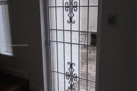 Townhouse in Lauderhill, Florida 2 bedrooms, 87.33 sq.m. № 2014090 - photo 13