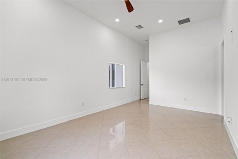 Casa en venta en Miami, Florida, 5 dormitorios, 276.66 m2 № 2076325 - foto 30
