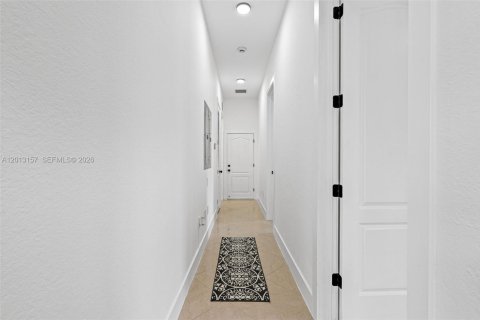 Casa en venta en Miami, Florida, 5 dormitorios, 276.66 m2 № 2076325 - foto 28