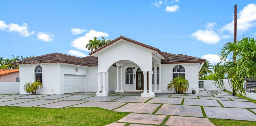 Casa en Miami, Florida 5 dormitorios, 276.66 m2 № 2076325