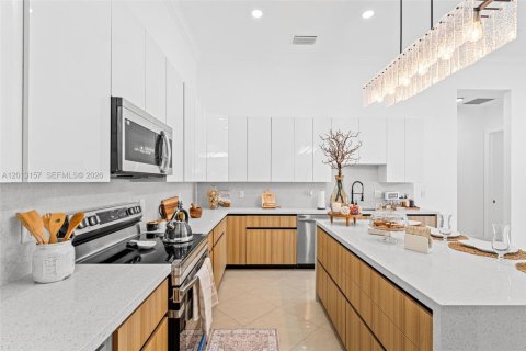 Casa en venta en Miami, Florida, 5 dormitorios, 276.66 m2 № 2076325 - foto 23