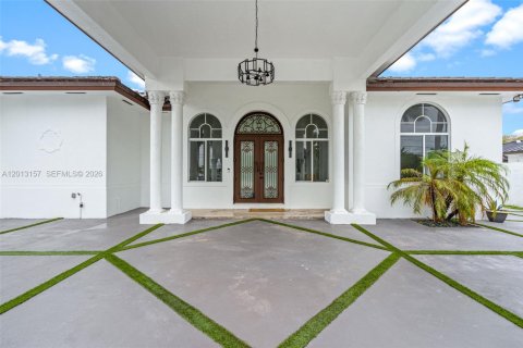 Casa en venta en Miami, Florida, 5 dormitorios, 276.66 m2 № 2076325 - foto 8