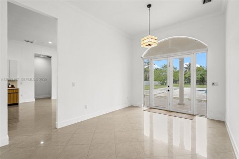 Casa en venta en Miami, Florida, 5 dormitorios, 276.66 m2 № 2076325 - foto 12