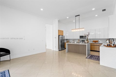 Casa en venta en Miami, Florida, 5 dormitorios, 276.66 m2 № 2076325 - foto 19