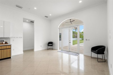 Casa en venta en Miami, Florida, 5 dormitorios, 276.66 m2 № 2076325 - foto 16