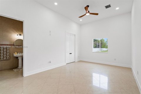 Casa en venta en Miami, Florida, 5 dormitorios, 276.66 m2 № 2076325 - foto 29