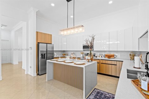 Casa en venta en Miami, Florida, 5 dormitorios, 276.66 m2 № 2076325 - foto 22
