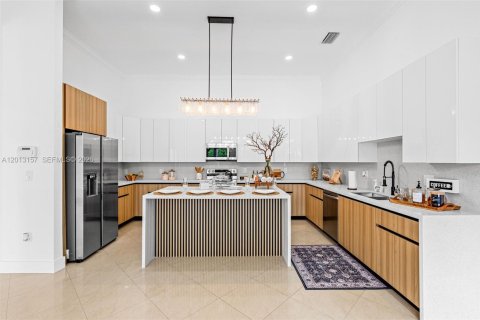 Casa en venta en Miami, Florida, 5 dormitorios, 276.66 m2 № 2076325 - foto 21