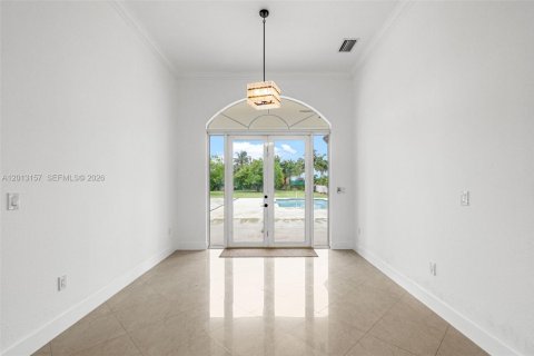 Casa en venta en Miami, Florida, 5 dormitorios, 276.66 m2 № 2076325 - foto 13