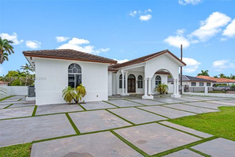 Casa en venta en Miami, Florida, 5 dormitorios, 276.66 m2 № 2076325 - foto 4