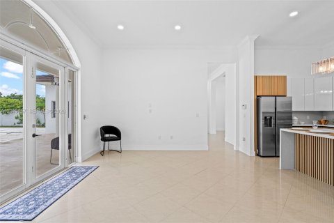Casa en venta en Miami, Florida, 5 dormitorios, 276.66 m2 № 2076325 - foto 18