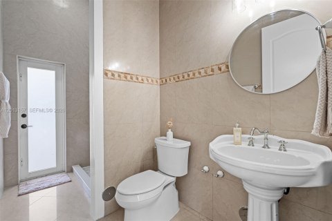 Casa en venta en Miami, Florida, 5 dormitorios, 276.66 m2 № 2076325 - foto 26