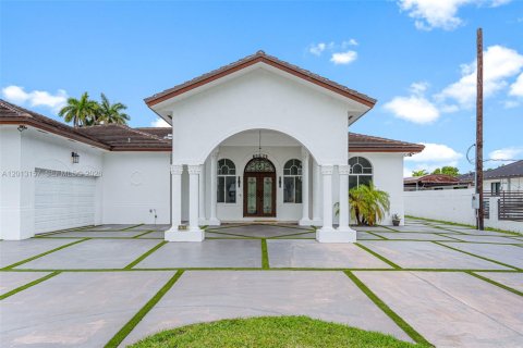 Casa en venta en Miami, Florida, 5 dormitorios, 276.66 m2 № 2076325 - foto 7