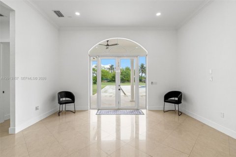 Casa en venta en Miami, Florida, 5 dormitorios, 276.66 m2 № 2076325 - foto 17
