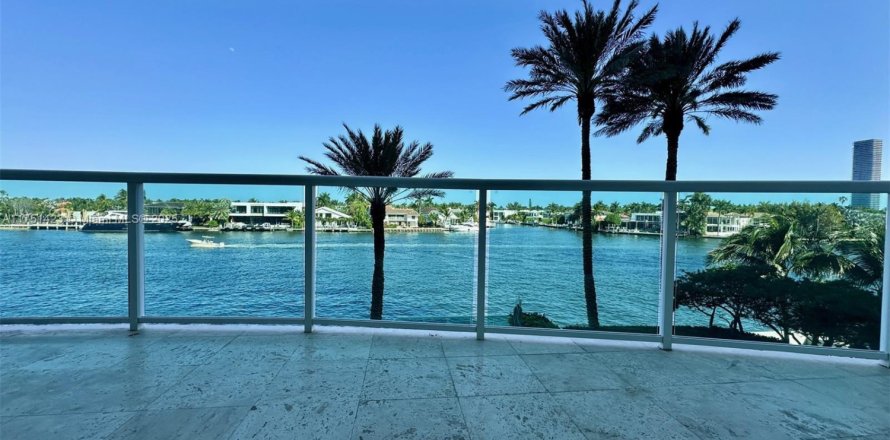 Condominio en Aventura, Florida, 3 dormitorios  № 1868343