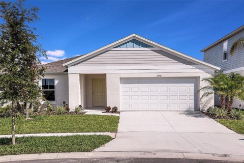 House in Haines City, Florida 4 bedrooms, 171.87 sq.m. № 1906281 - photo 1