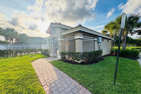 Townhouse in Port St. Lucie, Florida 2 bedrooms, 121.05 sq.m. № 2172910 - photo 20