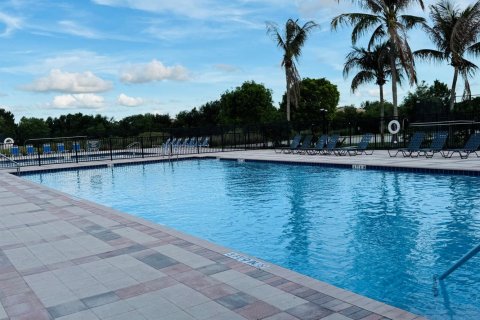 Townhouse in Port St. Lucie, Florida 2 bedrooms, 121.05 sq.m. № 2172910 - photo 23
