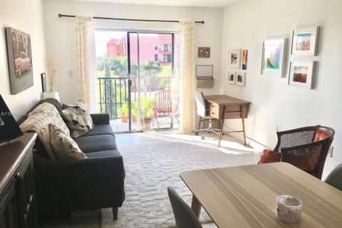 Condominio en alquiler en Miami, Florida, 1 dormitorio, 63.92 m2 № 2031699 - foto 2
