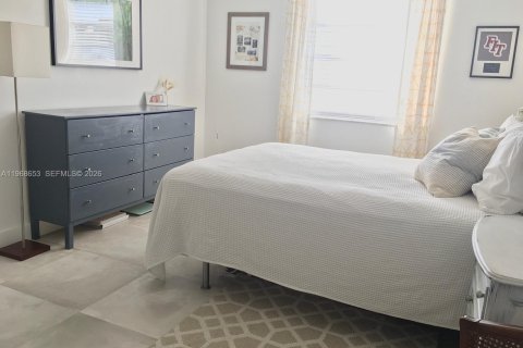 Condominio en alquiler en Miami, Florida, 1 dormitorio, 63.92 m2 № 2031699 - foto 4