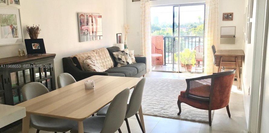 Condominio en Miami, Florida, 1 dormitorio  № 2031699