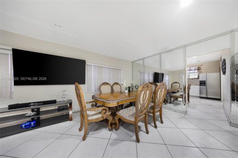 Купить виллу или дом в Майами, Флорида 3 спальни, 116.69м2, № 2079631 - фото 21