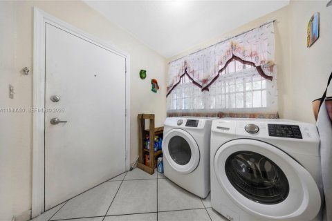 Купить виллу или дом в Майами, Флорида 3 спальни, 116.69м2, № 2079631 - фото 15