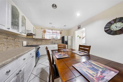 Купить виллу или дом в Майами, Флорида 3 спальни, 116.69м2, № 2079631 - фото 19