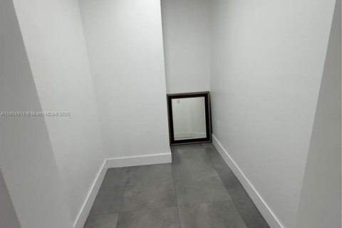 House in Miami, Florida 4 bedrooms, 150.5 sq.m. № 1872407 - photo 13