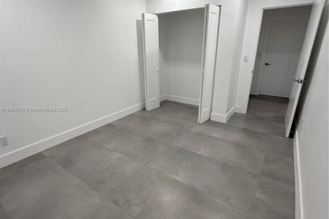 House in Miami, Florida 4 bedrooms, 150.5 sq.m. № 1872407 - photo 21