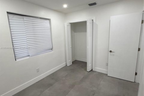 House in Miami, Florida 4 bedrooms, 150.5 sq.m. № 1872407 - photo 12