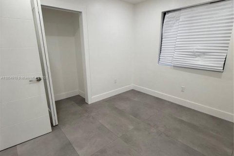House in Miami, Florida 4 bedrooms, 150.5 sq.m. № 1872407 - photo 16