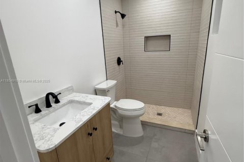House in Miami, Florida 4 bedrooms, 150.5 sq.m. № 1872407 - photo 17