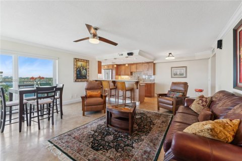 Condo in Hillsboro Beach, Florida, 2 bedrooms  № 1857159 - photo 11