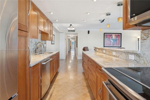 Condo in Hillsboro Beach, Florida, 2 bedrooms  № 1857159 - photo 5