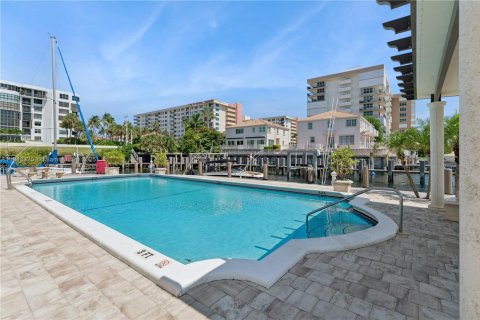 Condo in Hillsboro Beach, Florida, 2 bedrooms  № 1857159 - photo 26