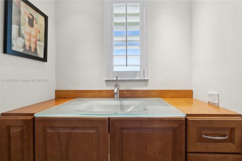 Condo in Hillsboro Beach, Florida, 2 bedrooms  № 1857159 - photo 19