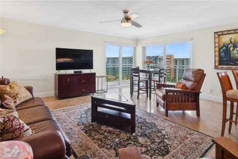 Condo in Hillsboro Beach, Florida, 2 bedrooms  № 1857159 - photo 9