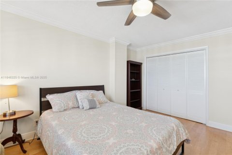 Condo in Hillsboro Beach, Florida, 2 bedrooms  № 1857159 - photo 21