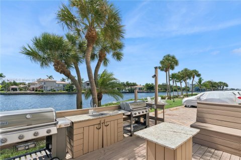 Condo in Hillsboro Beach, Florida, 2 bedrooms  № 1857159 - photo 27
